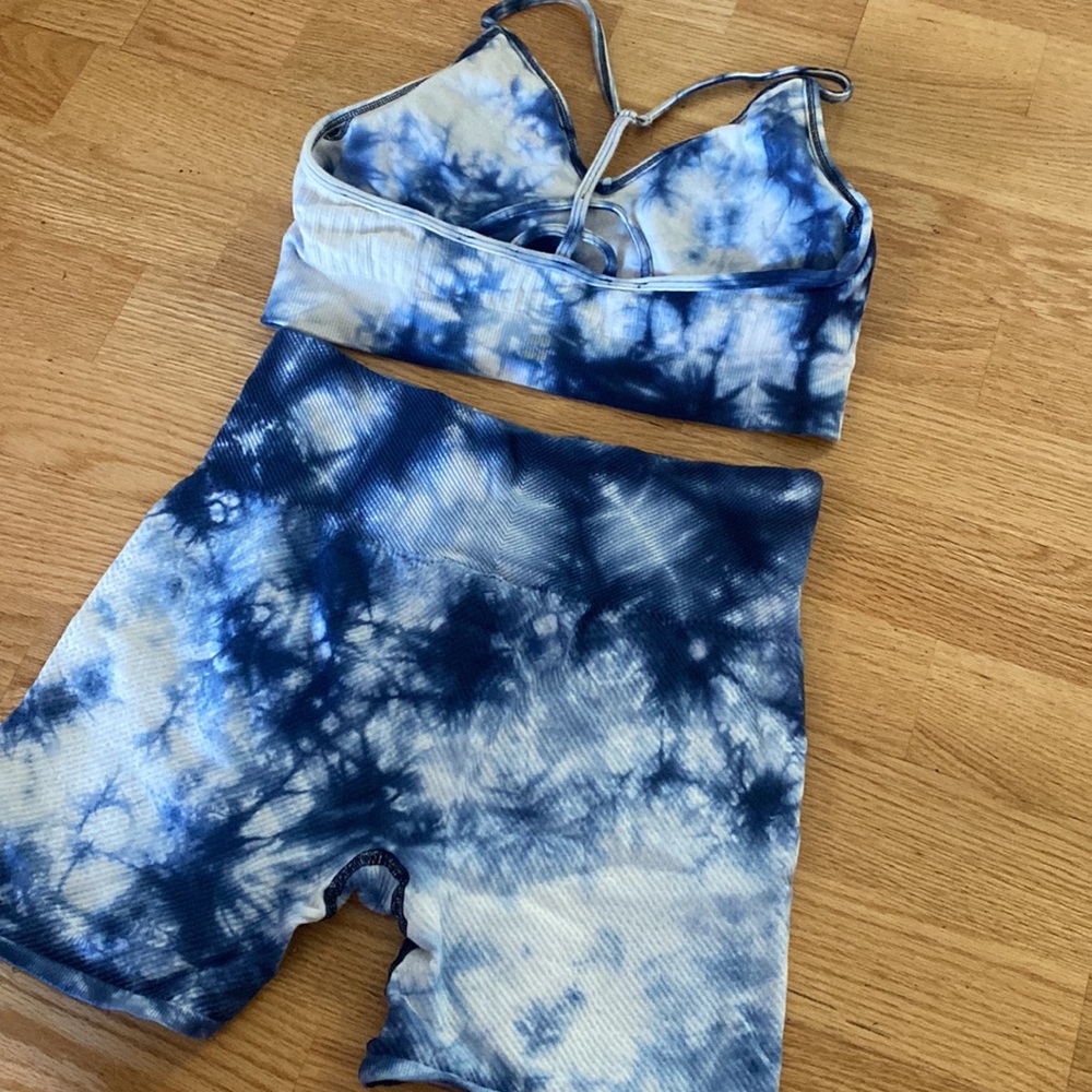 Sweaty Betty tie dye yoga set - Picture 4 of 5